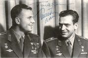 продам фото с автографами Гагарина и Титова