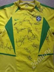 Майка с автографами сборной Бразилии по футболу 2002 года