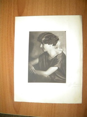 фотопортрет женщины- студия М. Наппельбаума с автографом автора,  1925г